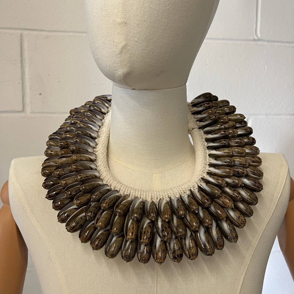 Boho collectible papau New Guinea woven shell collar necklace